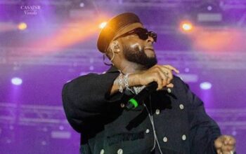 “I’m So Happy My Music Make Y’all Feel This Way” — Davido Breaks Down as Fan Cries During Uyo 5IVE Alive Tour