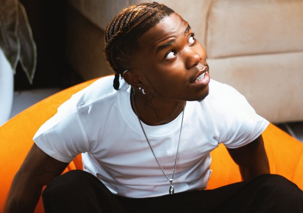 Fans React As Lyta Humiliated On Stage